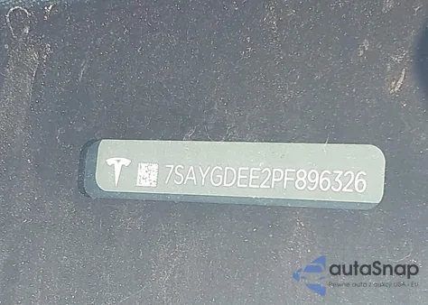 2023 Tesla Model Y Awd/Long Range Dual Motor All-Wheel Drive z USA, uszkodzony, nr VIN 7SAYGDEE2PF896326